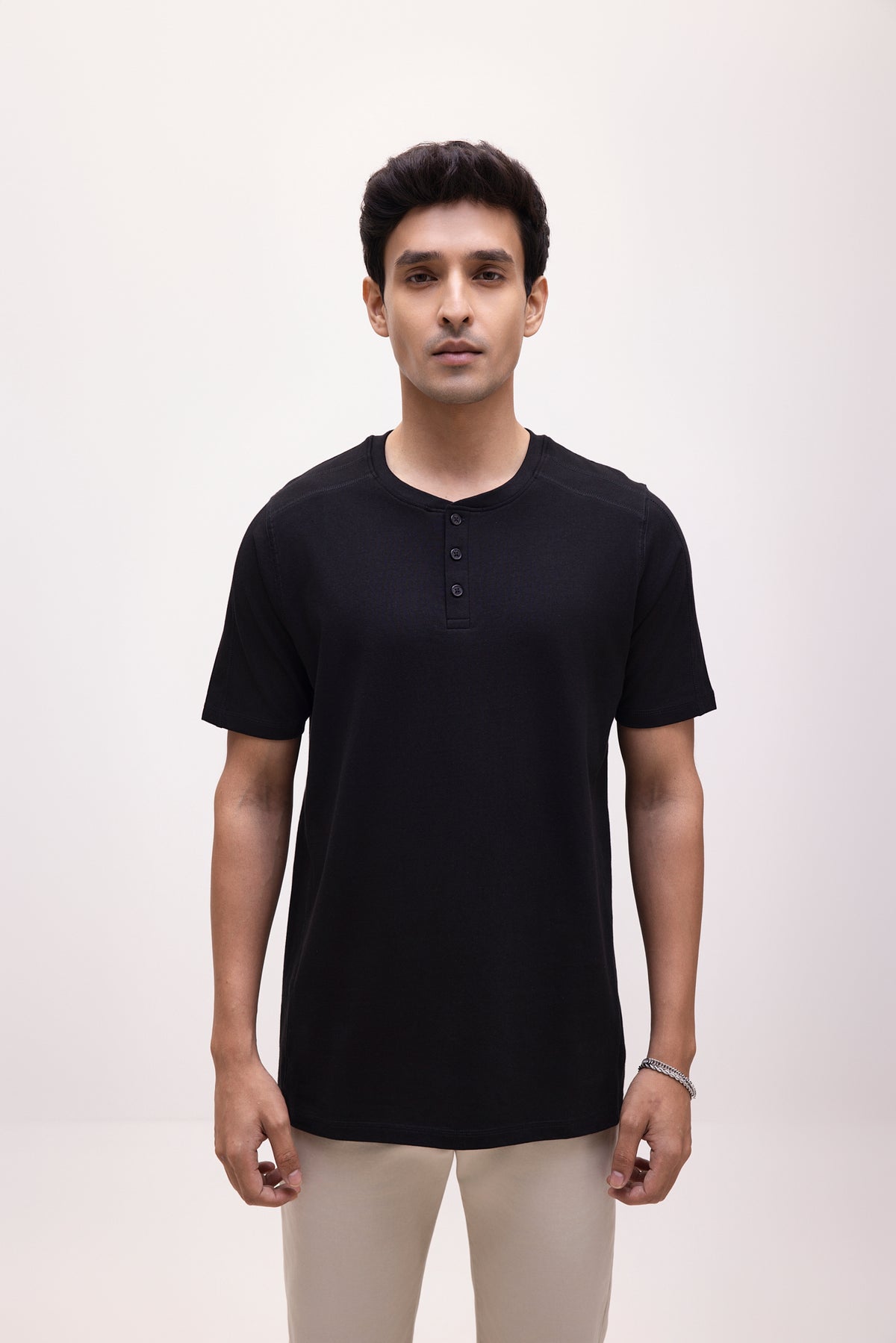 The Daily Stretch Henley - Black