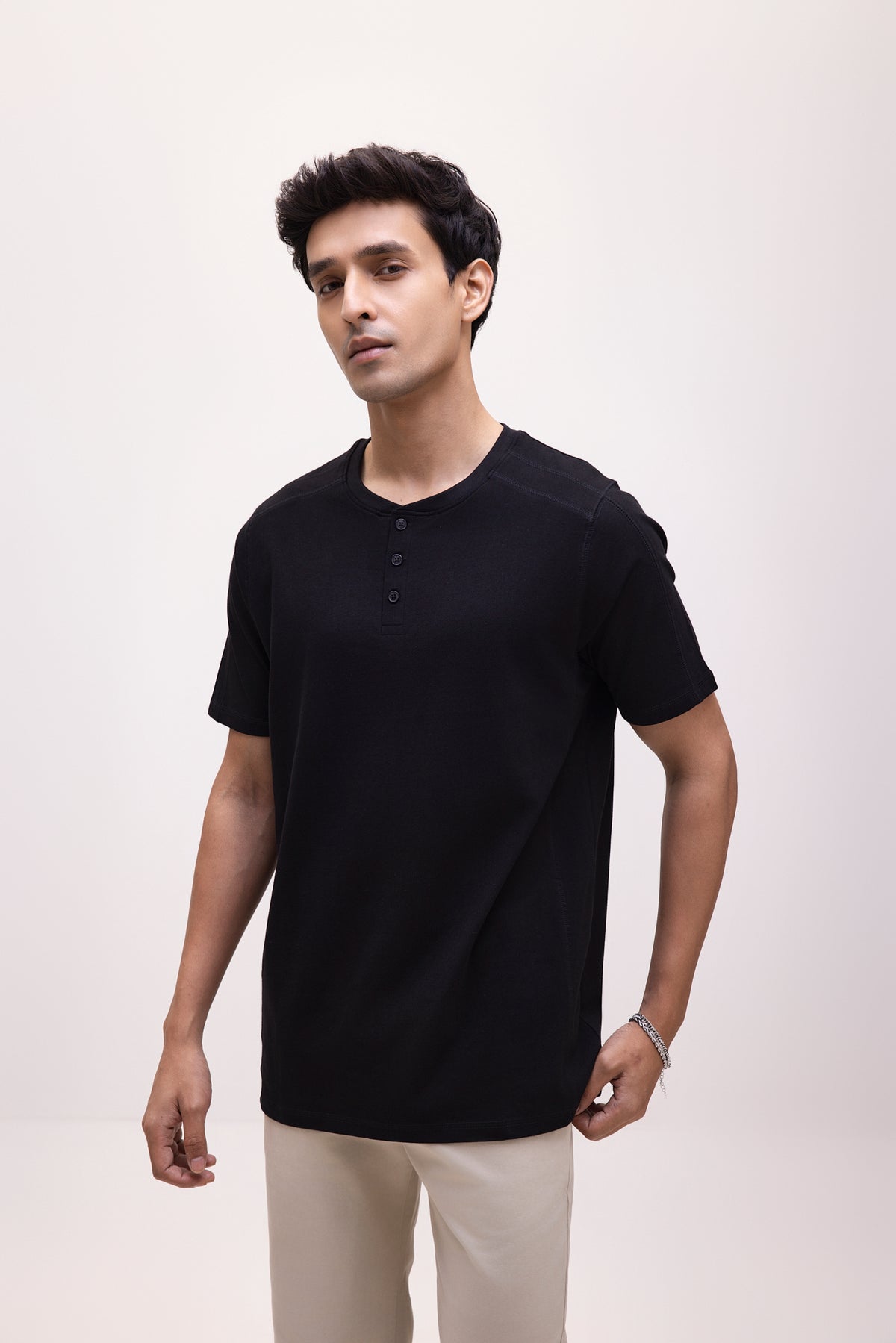 The Daily Stretch Henley - Black